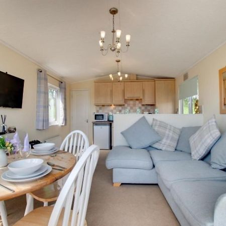 Stunning 3-Bed Hot Tub Lodge Northumberland Felton  Exteriör bild